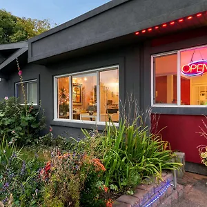 https://thriftlodge-edmonton.edmonton-hotels.net
