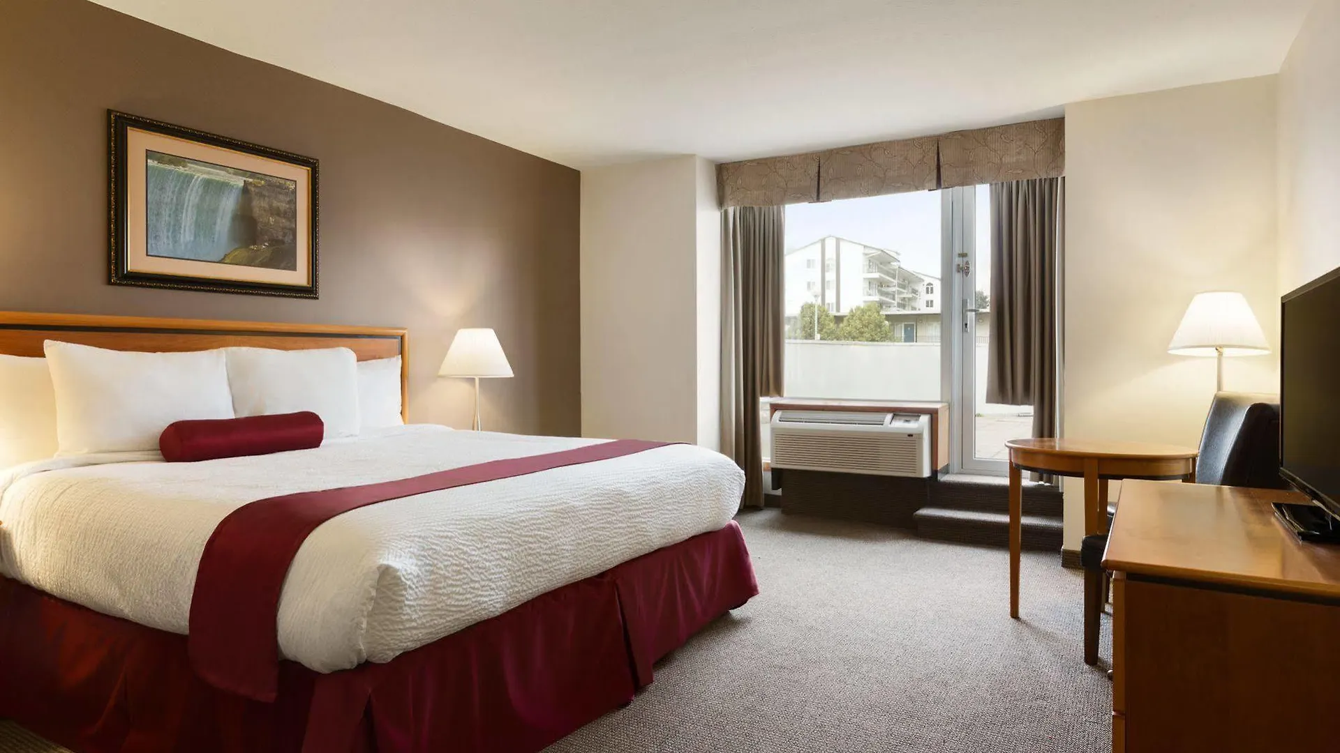 The Falls Hotel & Inn Niagara Falls