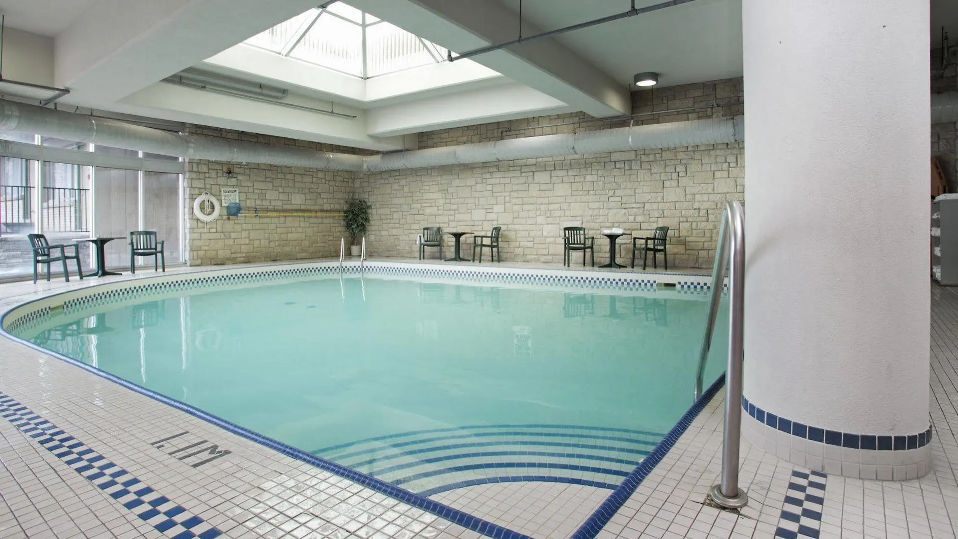 The Falls Hotel & Inn Niagara Falls