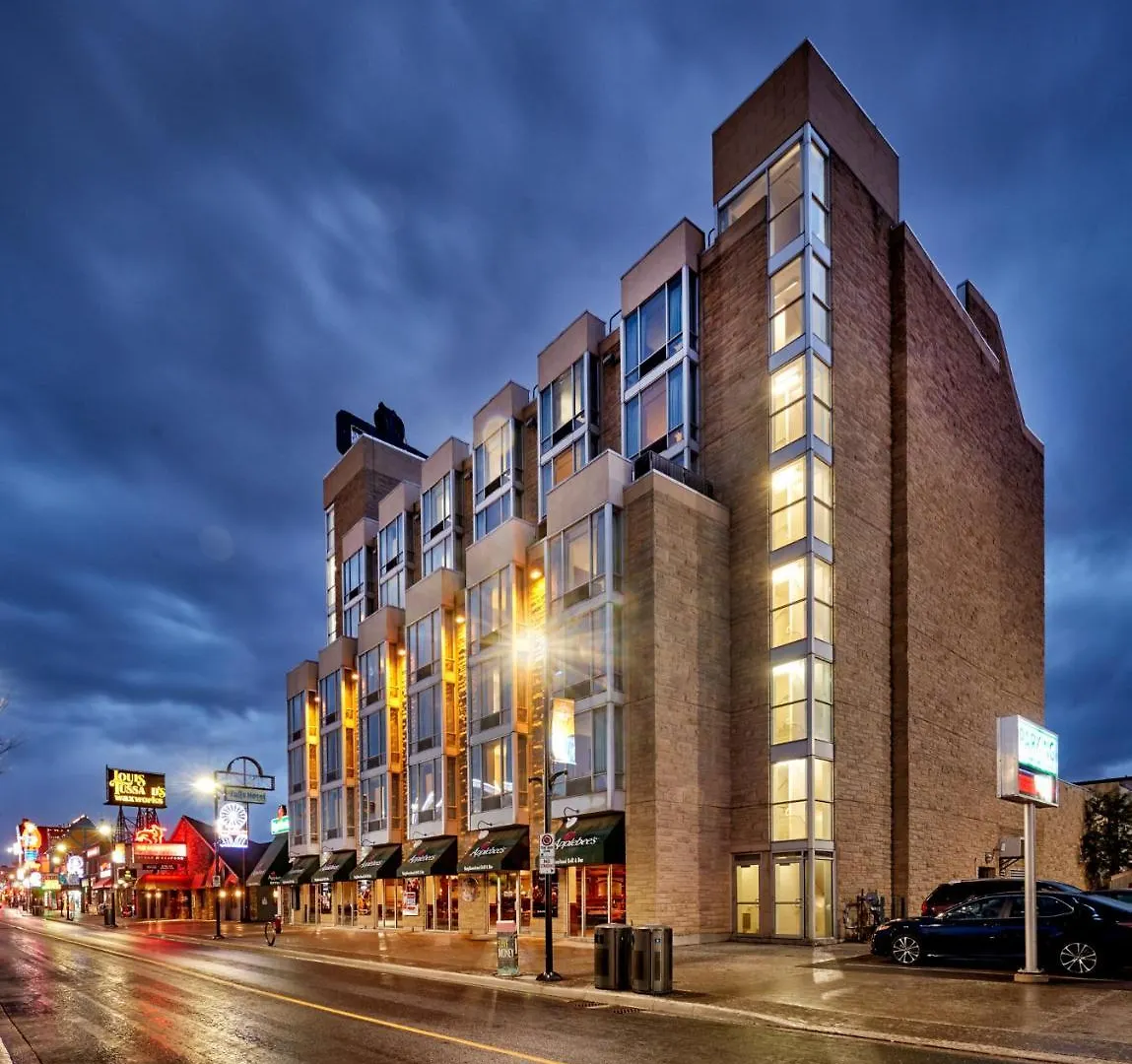 The Falls Hotel & Inn Niagara Falls